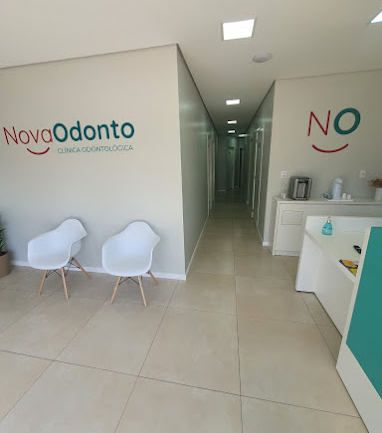 Interior moderno da clínica Nova Odonto